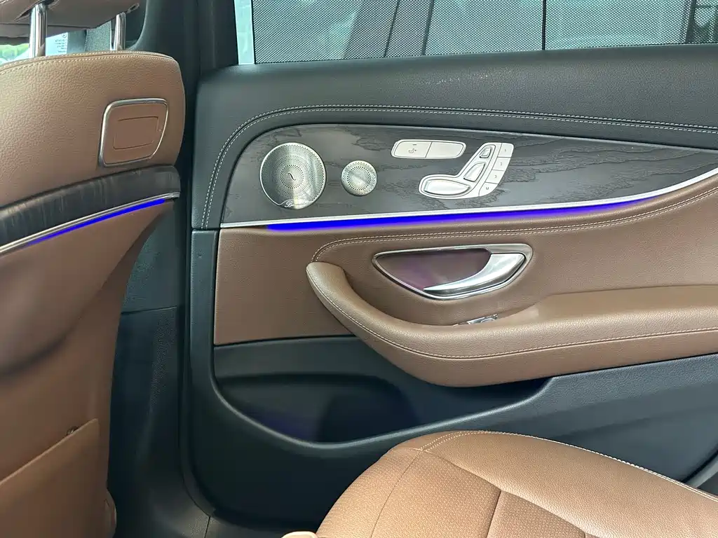 Mercedes-Benz E-Class 2020 — фото 20