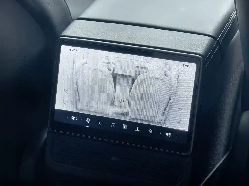 Tesla Model Y 2025 — фото 18