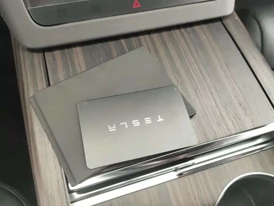 Tesla Model X 2023 — фото 9