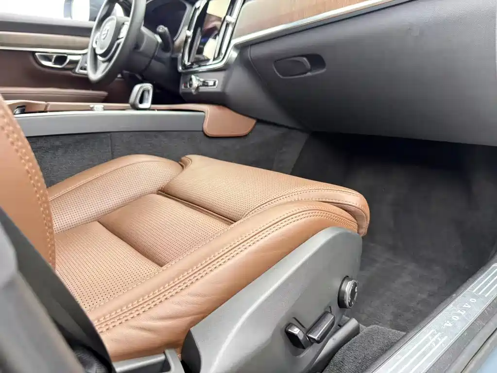 Volvo V90 2022 — фото 12