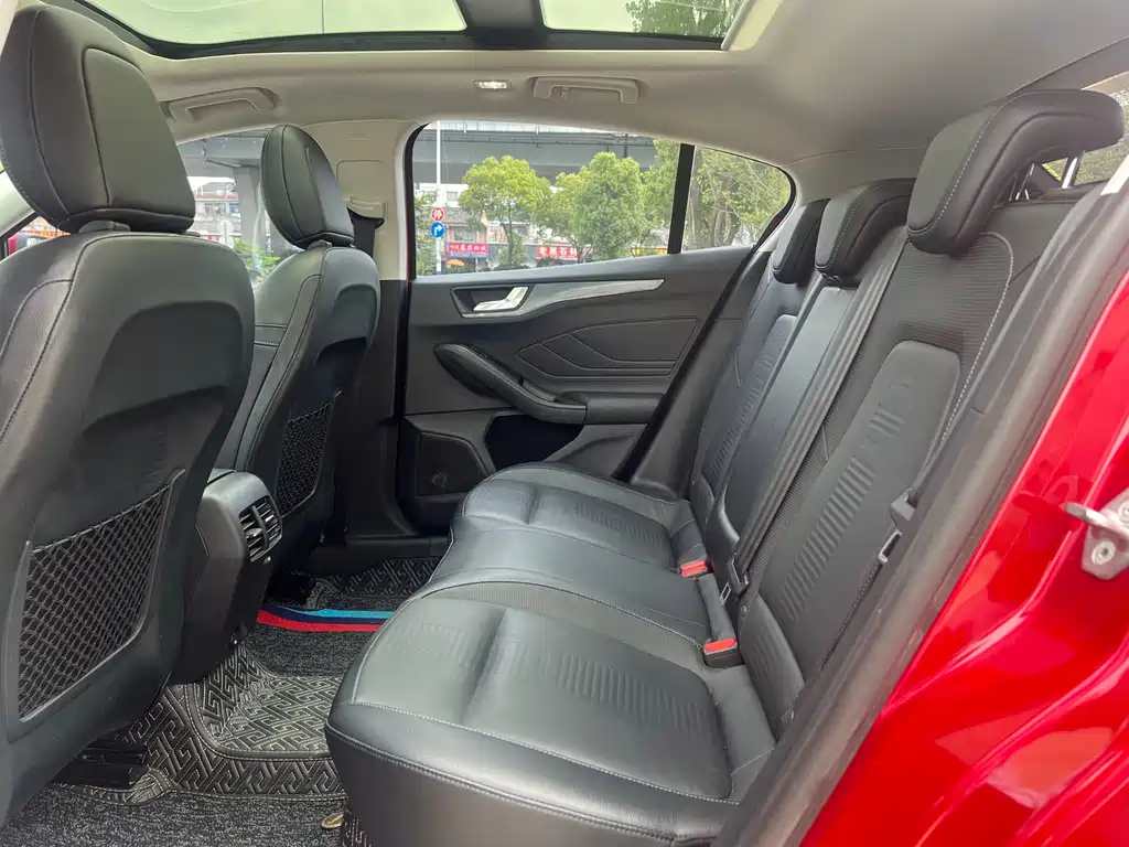 Ford Focus Active 2019 — фото 13