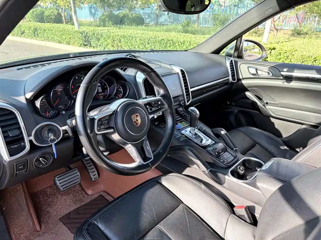 Porsche Cayenne 2017 — фото 10