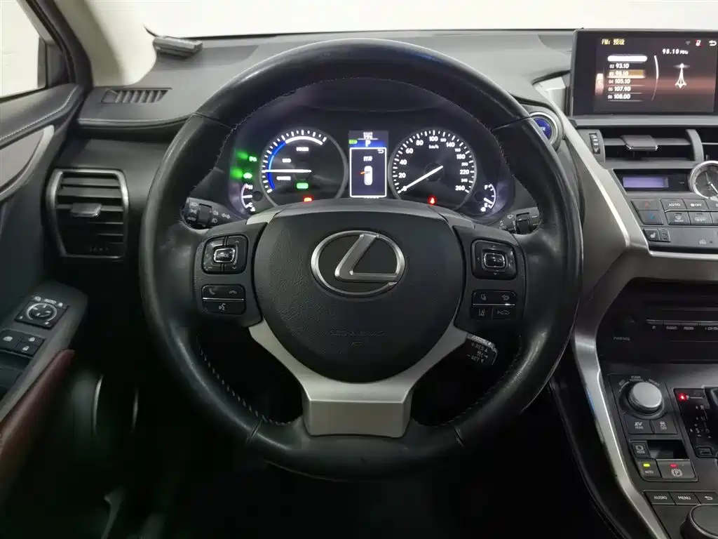Lexus NX 2016 — фото 11