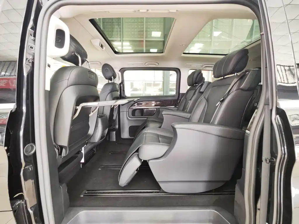 Mercedes-Benz V-Class 2019 — фото 10