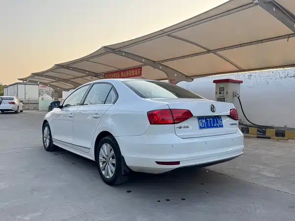 Volkswagen Sagitar 2016
