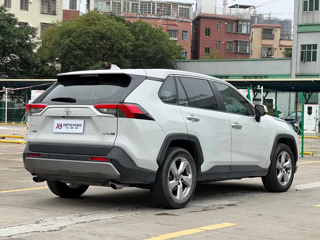 Toyota RAV4 2020 — фото 7