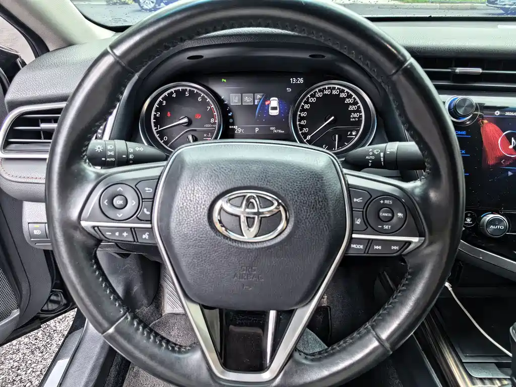 Toyota Camry 2019 — фото 12