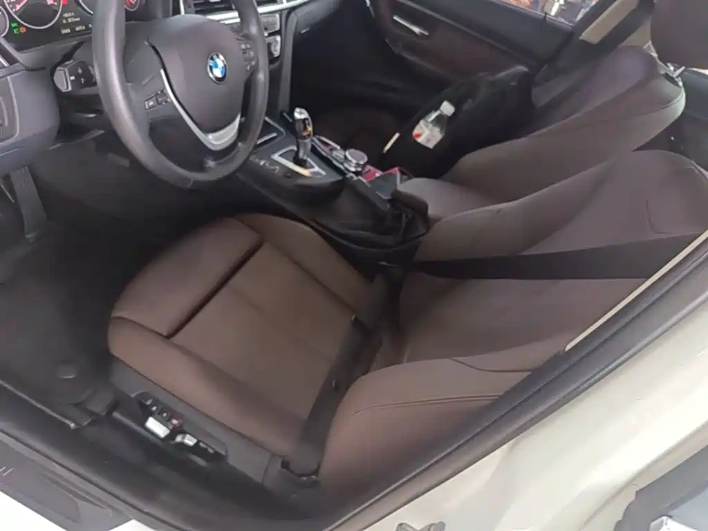 BMW 3 Series 2019 — фото 15