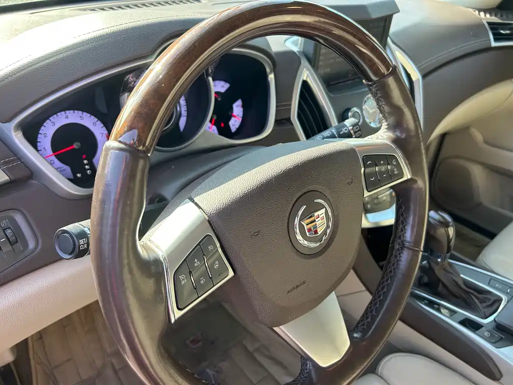 Cadillac SRX 2011 — фото 11