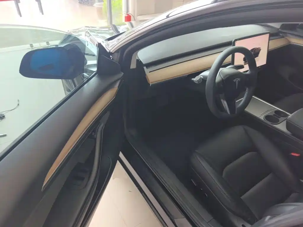 Tesla Model 3 2023 — фото 16