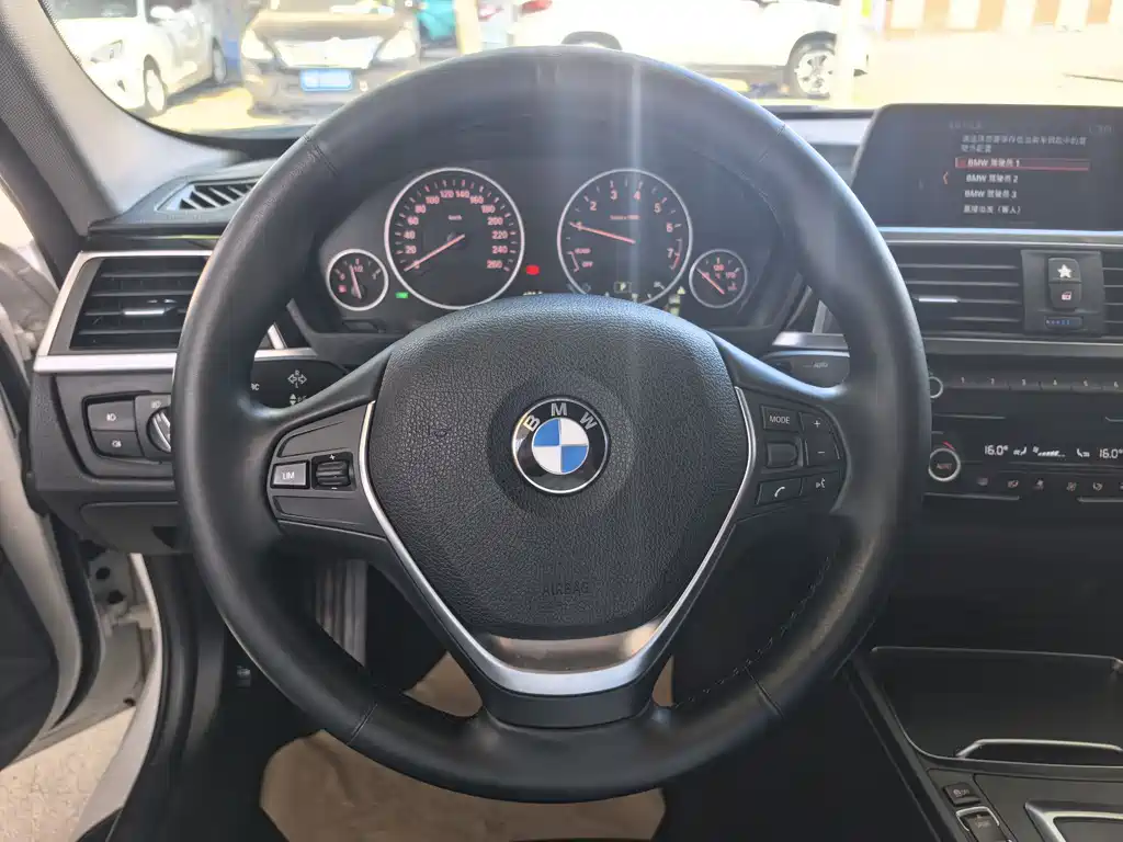 BMW 3 Series 2018 — фото 5