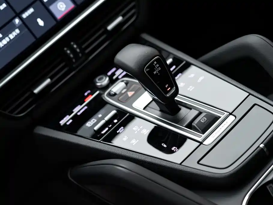 Porsche Cayenne 2019 — фото 15