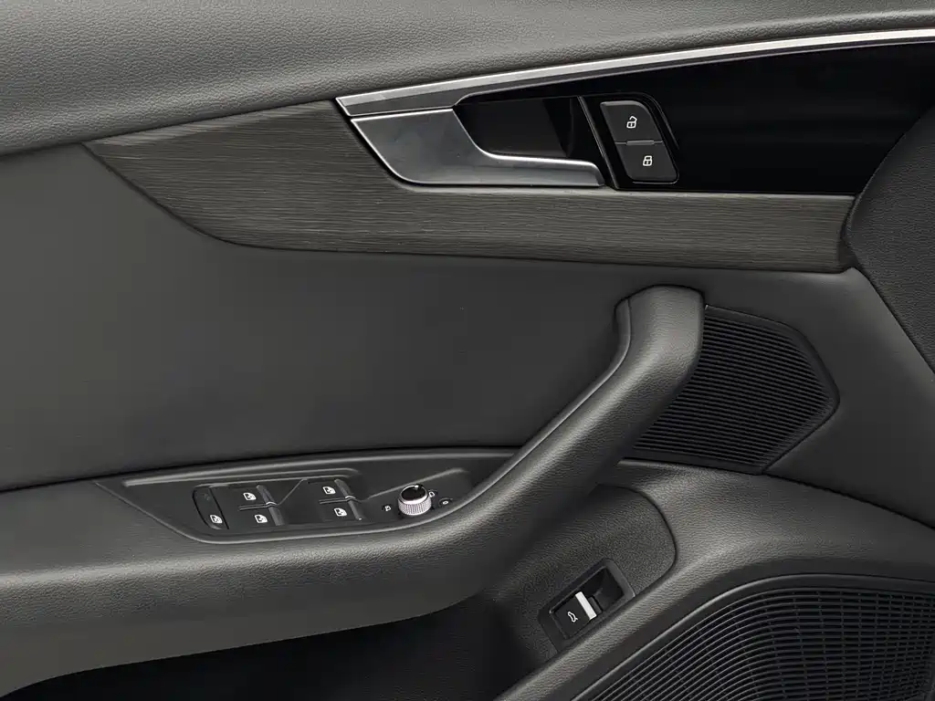 Audi A4 2024 — фото 23