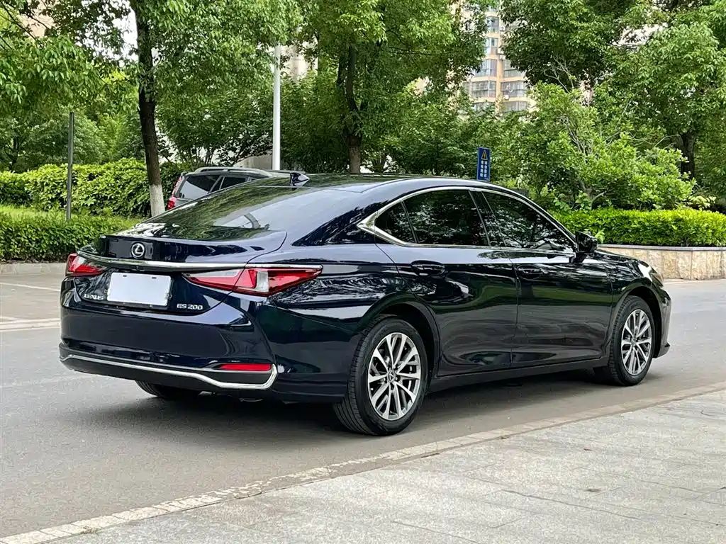 Lexus ES 2023 — фото 9