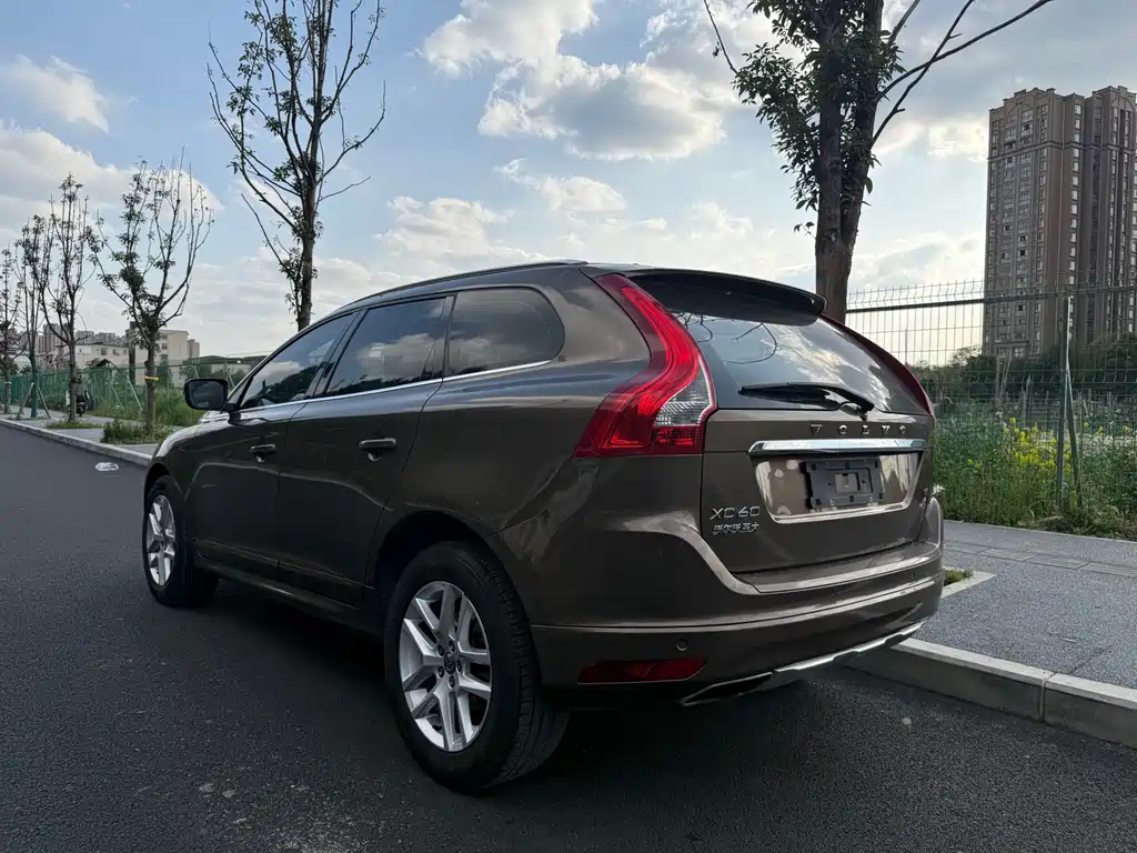 Volvo XC60 2016 — фото 27