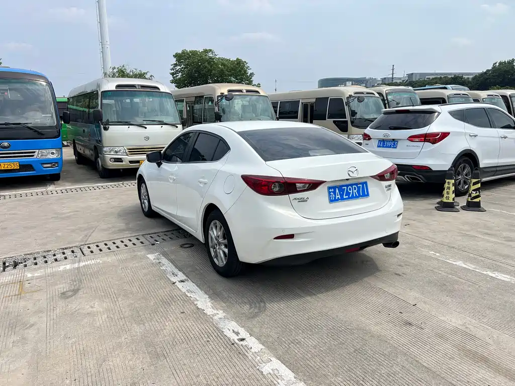 Mazda 3 Axela 2016 — фото 20