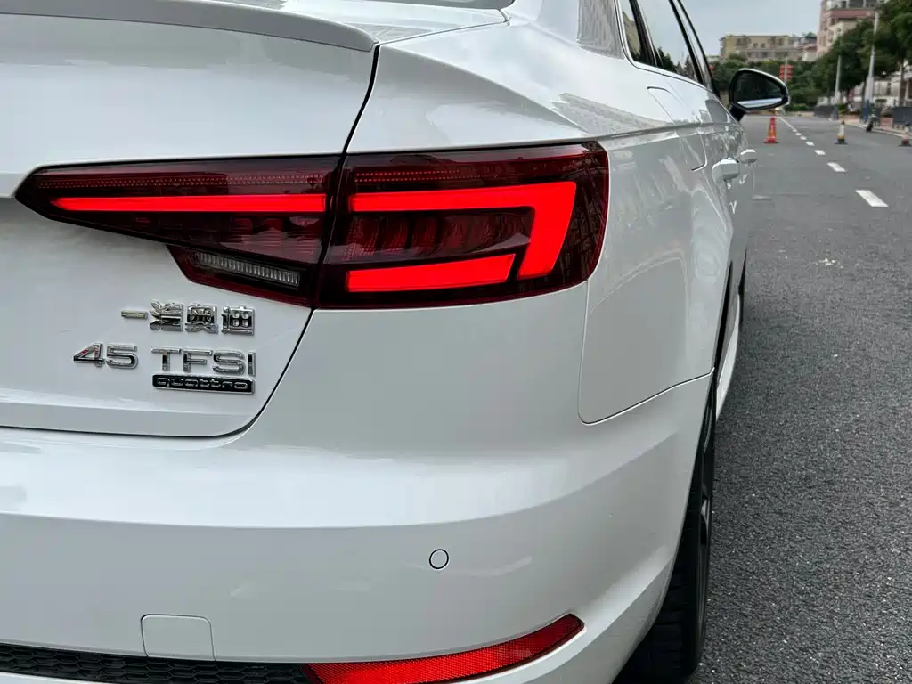 Audi A4L 2019 — фото 9