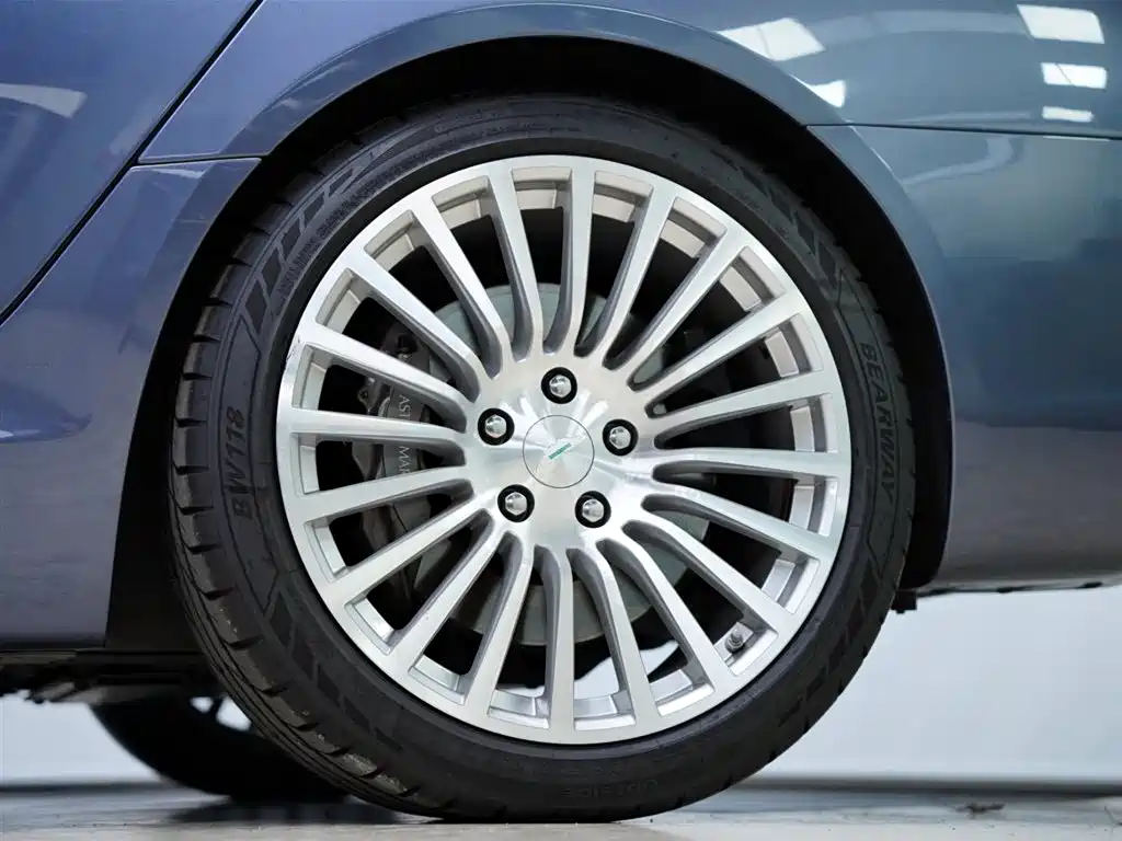 Aston Martin Rapide 2011 — фото 19