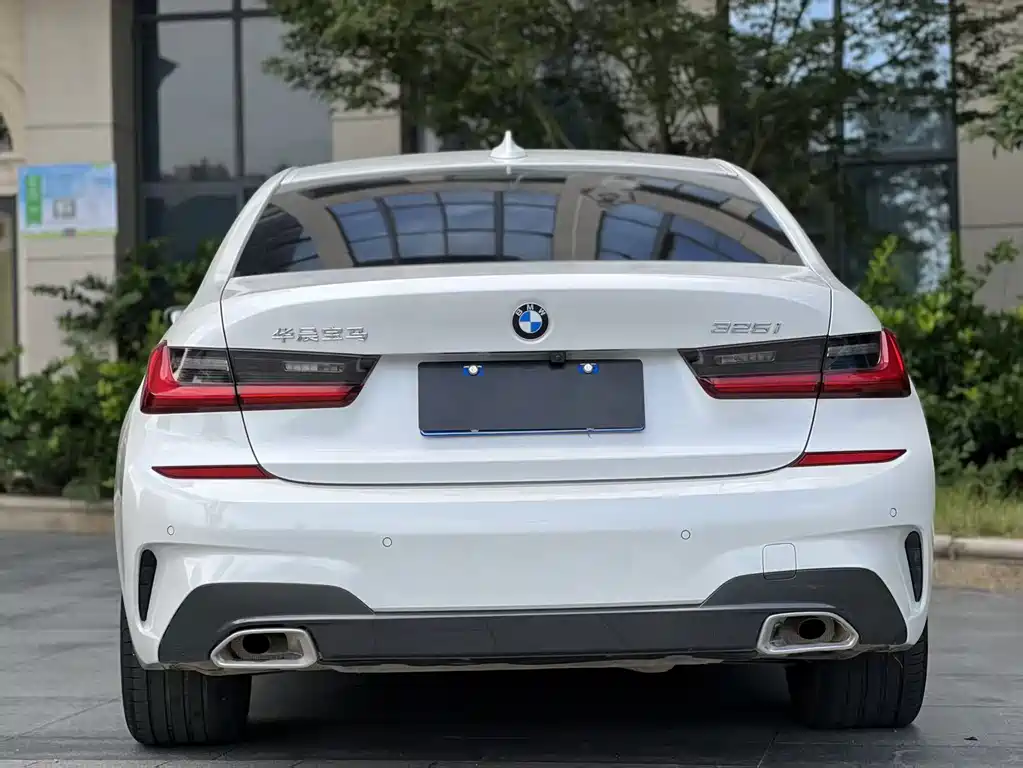 BMW 3 Series 2019 — фото 10