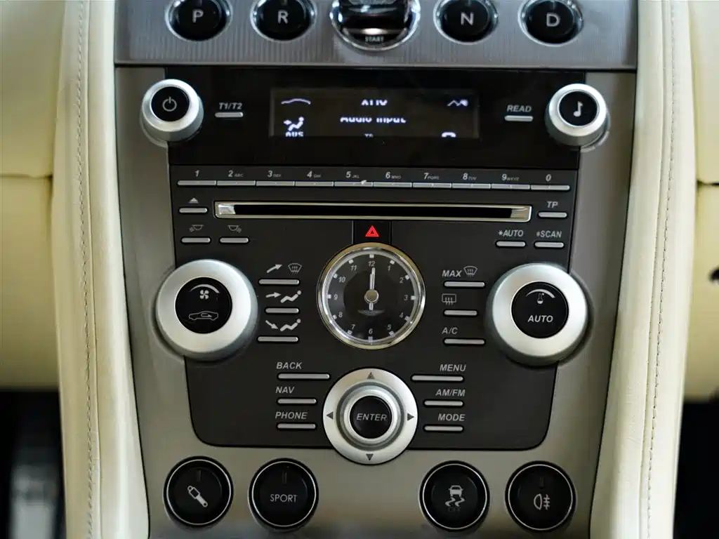 Aston Martin Rapide 2011 — фото 57