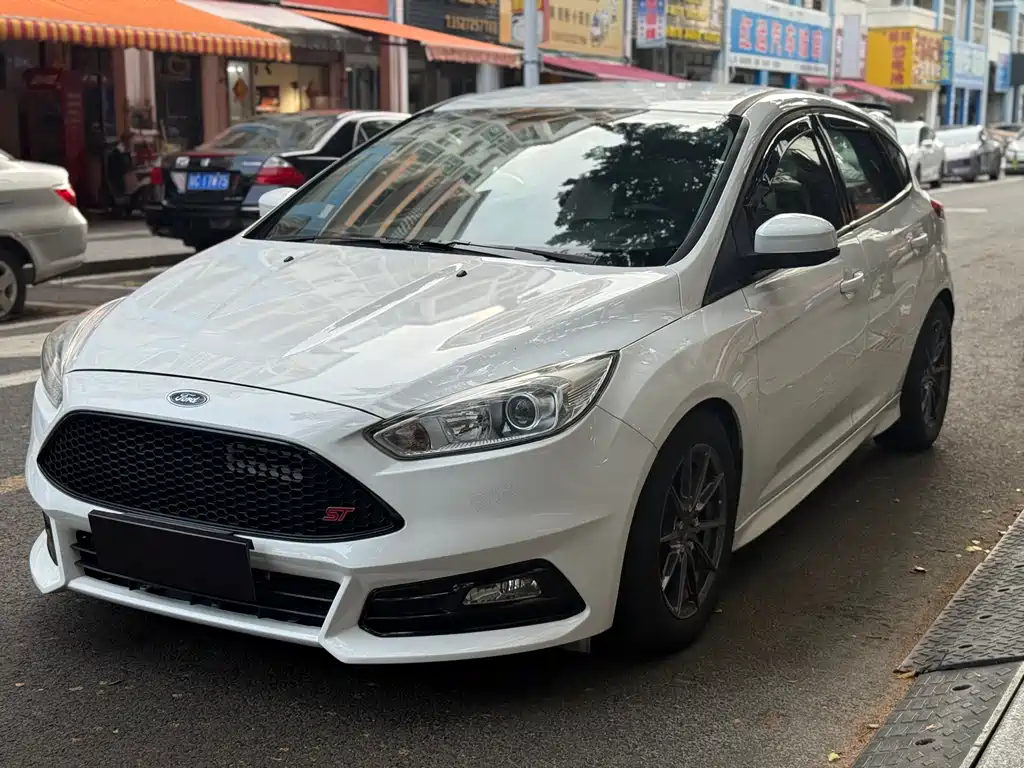 Ford Focus 2018 — фото 2