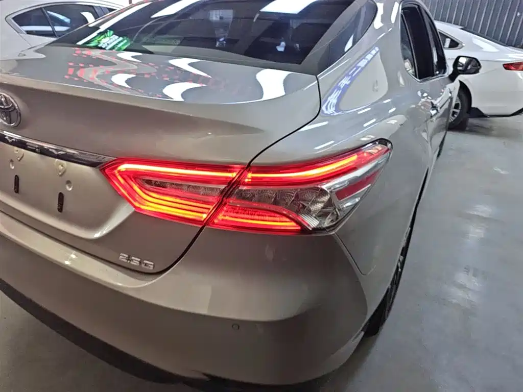 Toyota Camry 2021 — фото 8
