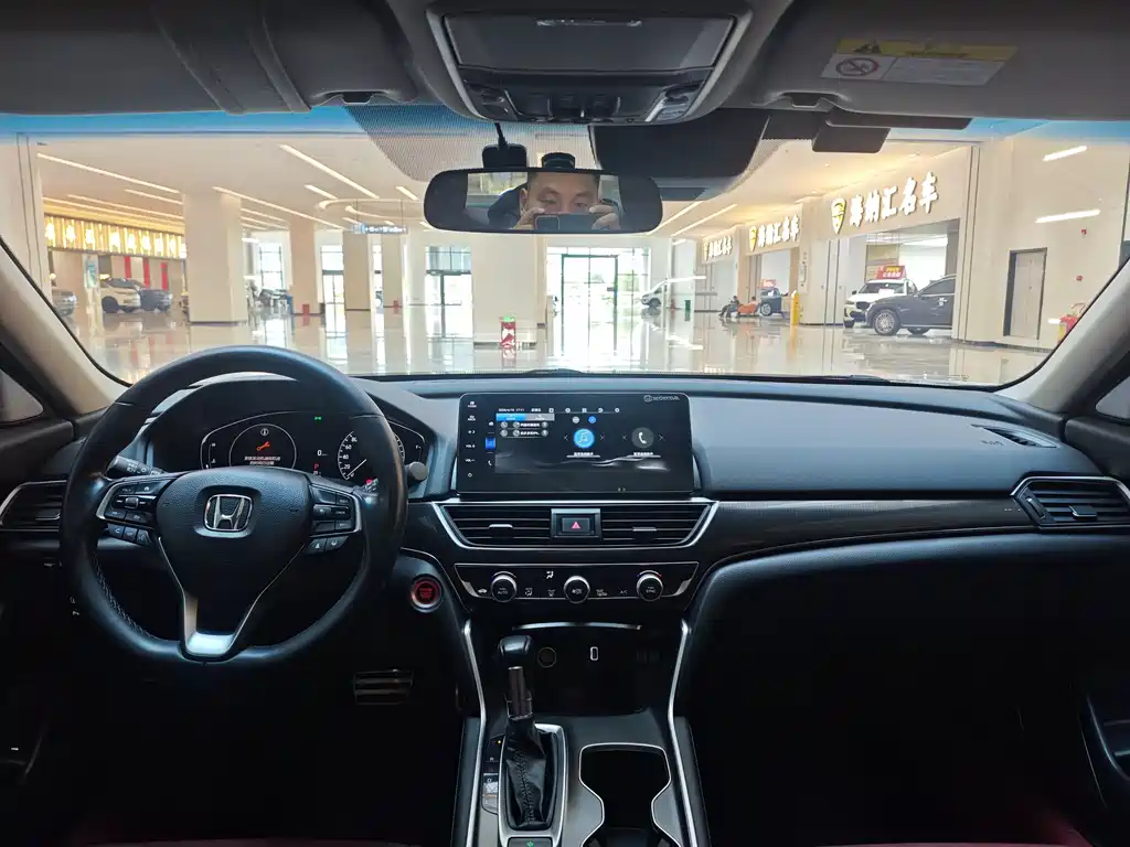 Honda Accord 2022 — фото 11