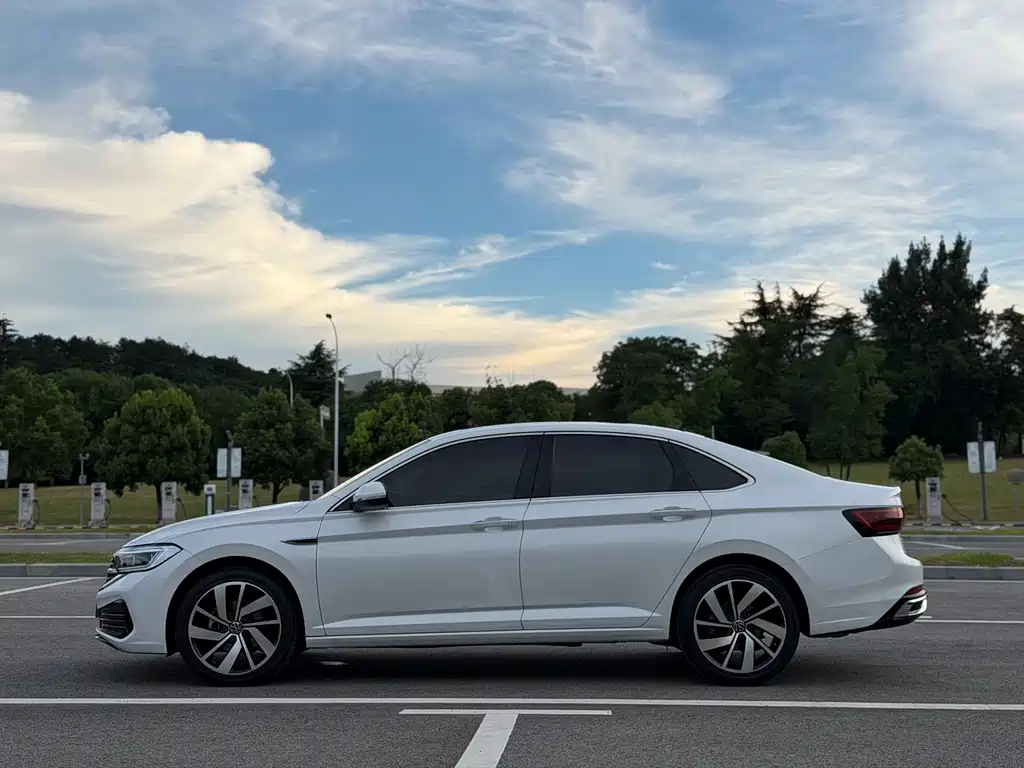 Volkswagen Sagitar 2023