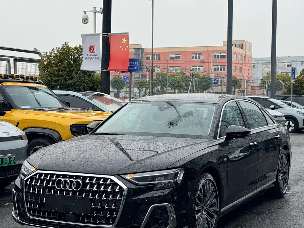 Audi A8 — фото 7