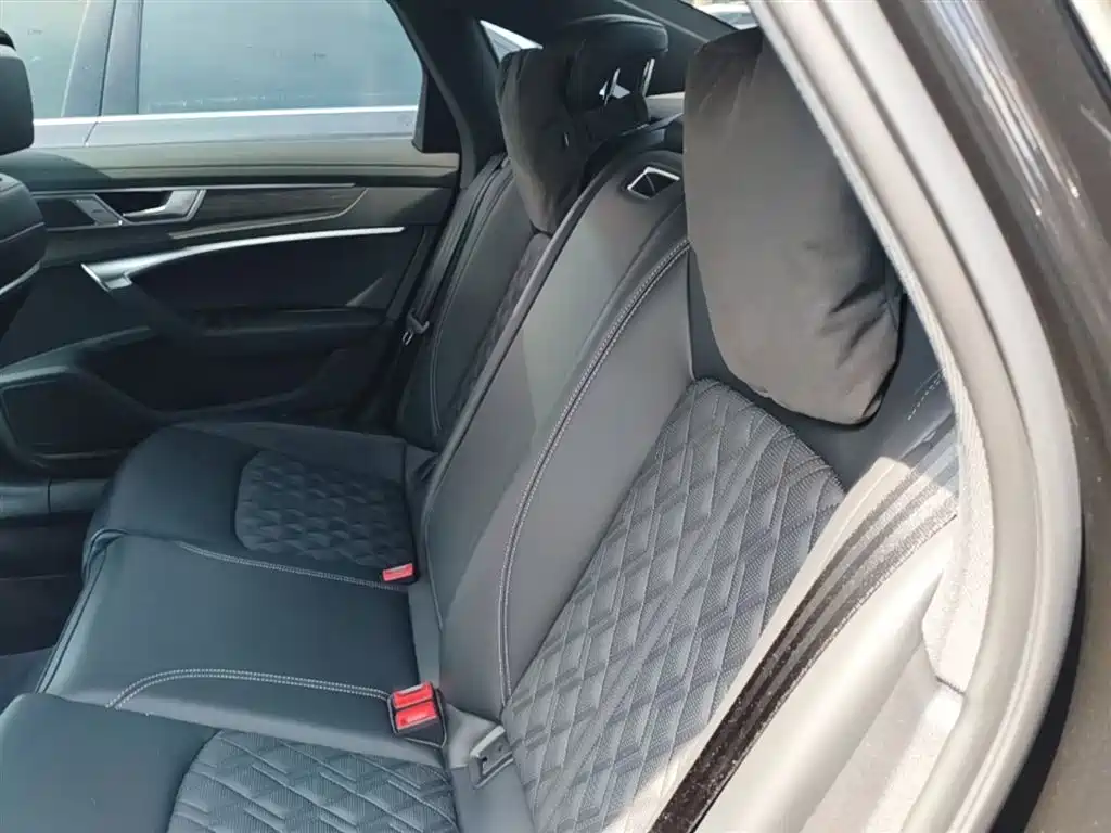 Audi A6L 2025 — фото 17