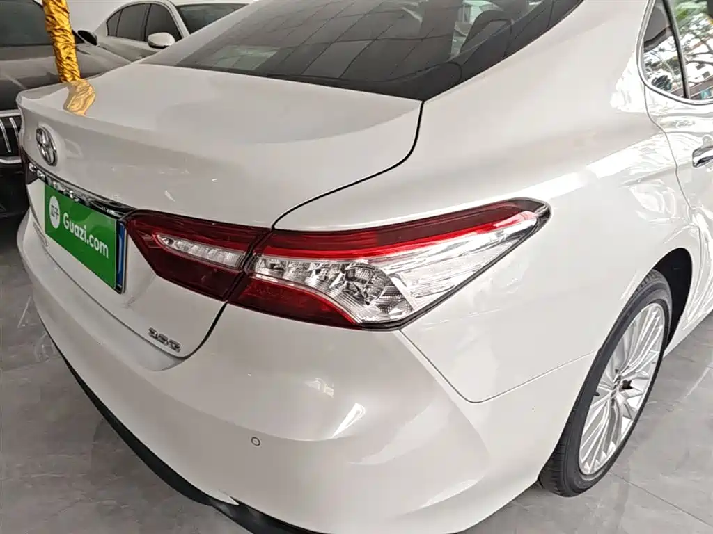 Toyota Camry 2020 — фото 8