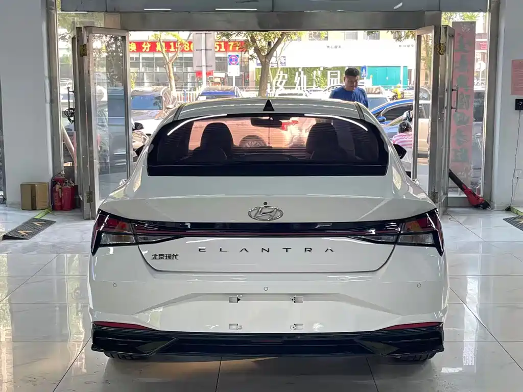 Hyundai Elantra 2021