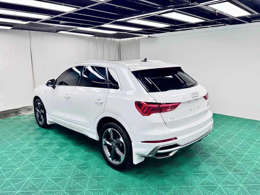 Audi Q3 2023 — фото 4