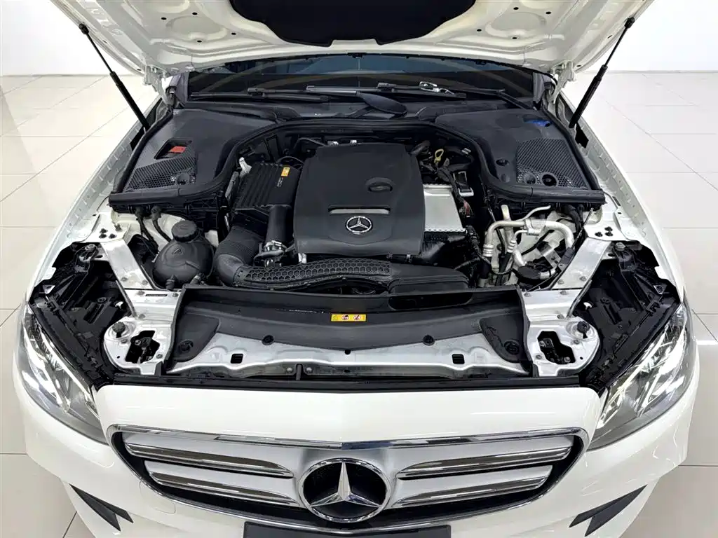 Mercedes-Benz E-Class 2017 — фото 20