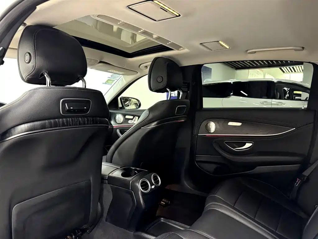 Mercedes-Benz E-Class 2017 — фото 18