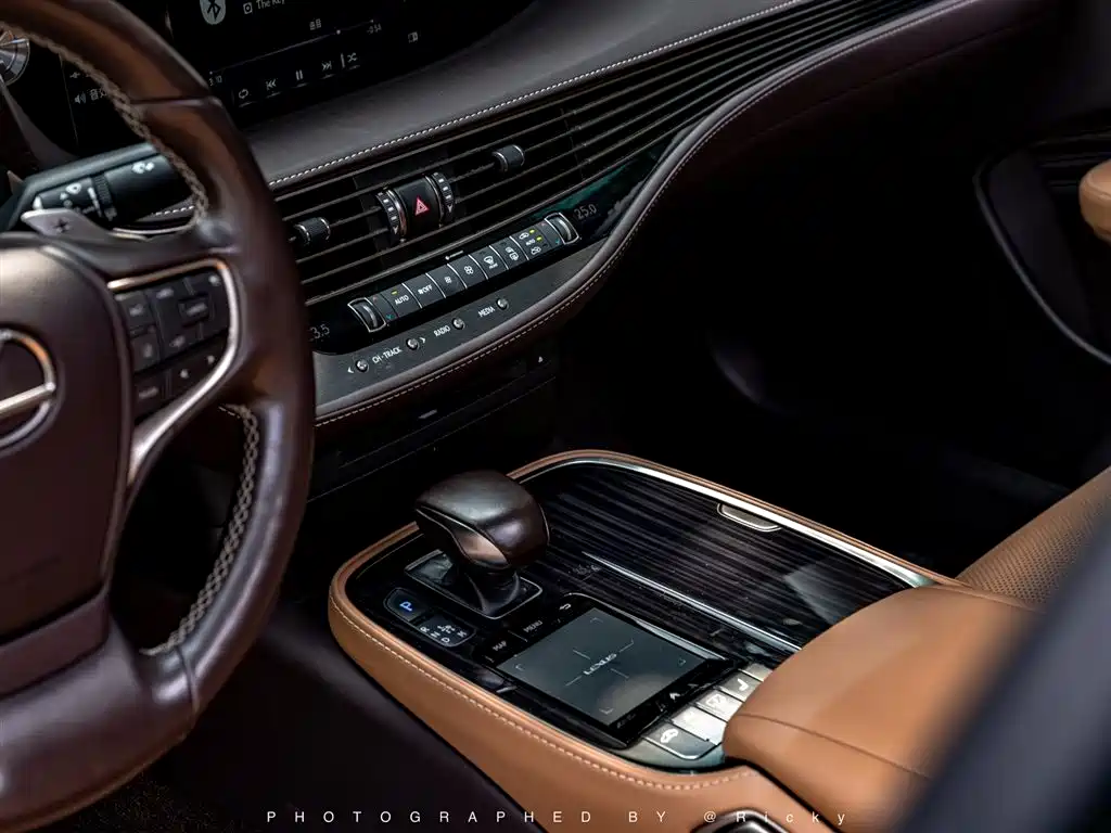 Lexus LS 2018 — фото 7