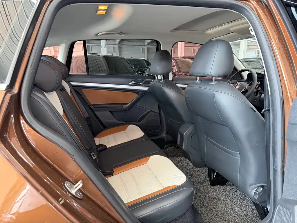 Volkswagen Cross Lavida 2017 — фото 13