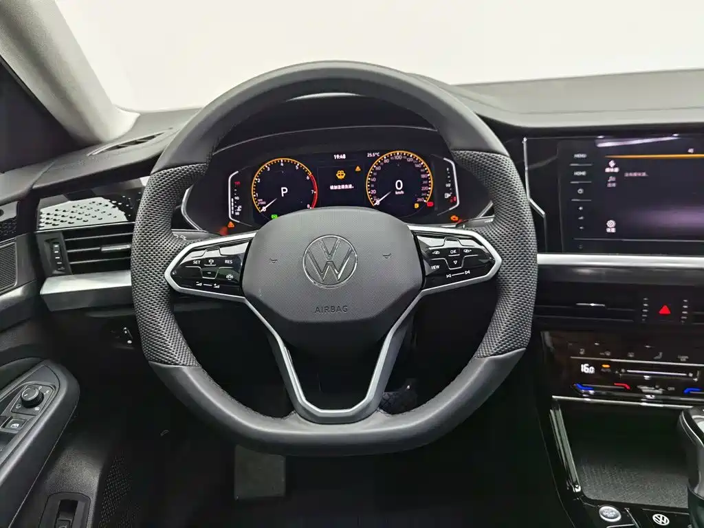 Volkswagen Passat 2024 — фото 11
