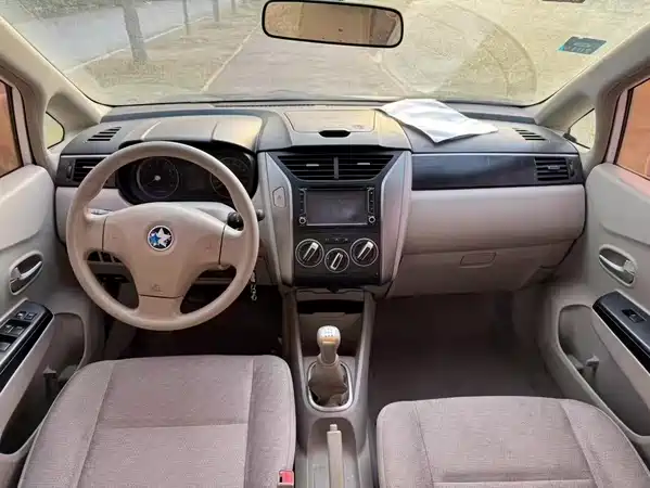 Venucia D50 2015