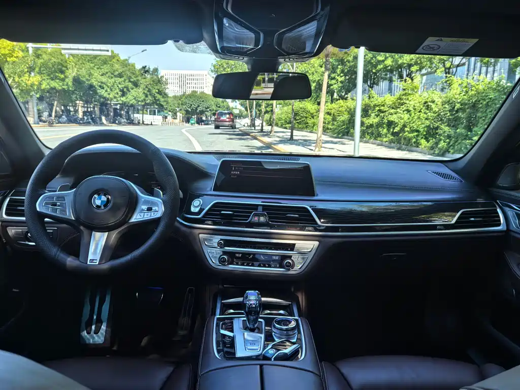 BMW 7 Series 2022 — фото 10