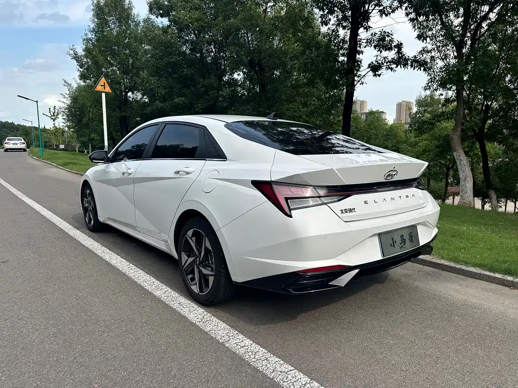 Hyundai Elantra 2023