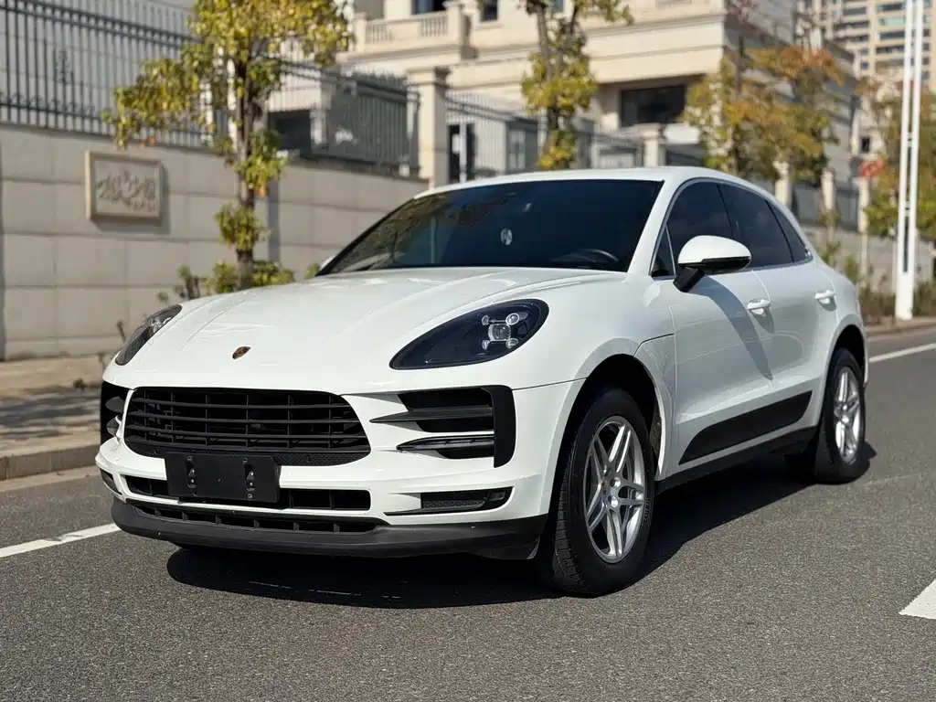 Porsche Macan 2022 — фото 1