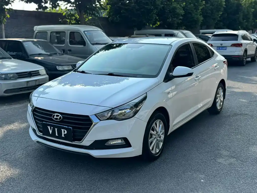 Hyundai Verna 2018 — фото 1