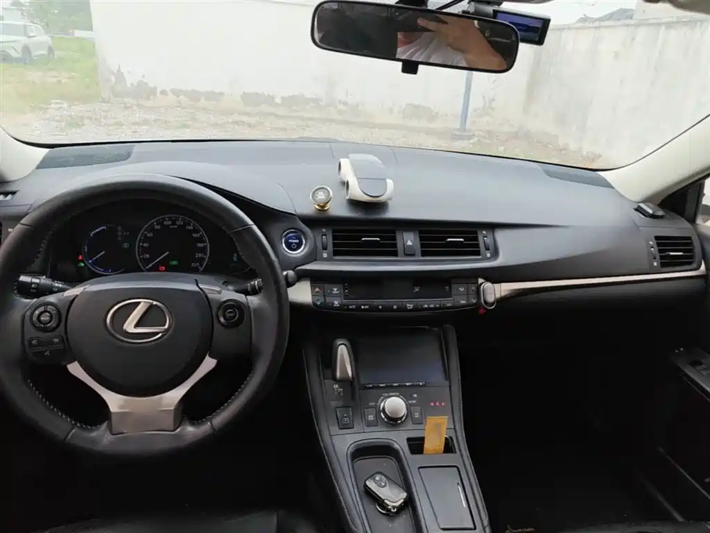 Lexus CT 2015 — фото 13