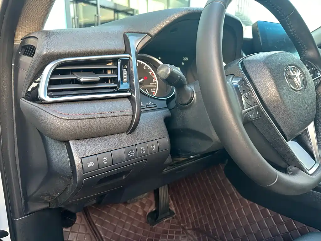 Toyota Camry 2022 — фото 13