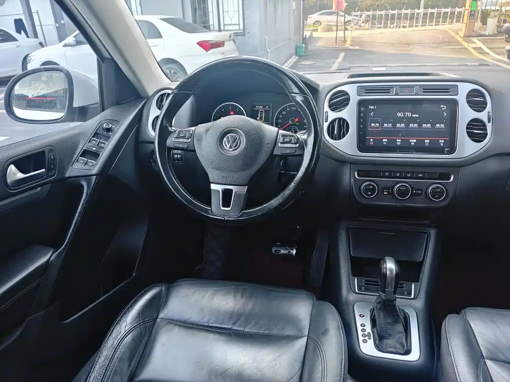 Volkswagen Tiguan 2015 — фото 9