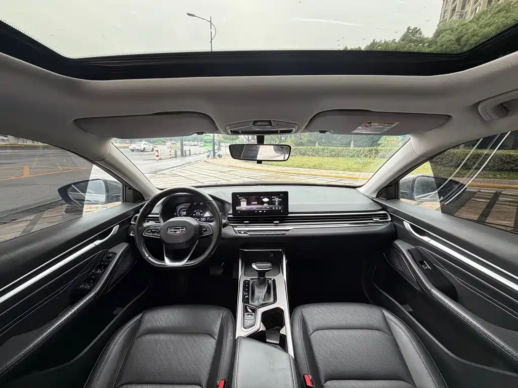 Geely Emgrand 2023