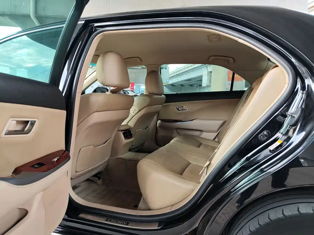Toyota Crown 2014 — фото 11