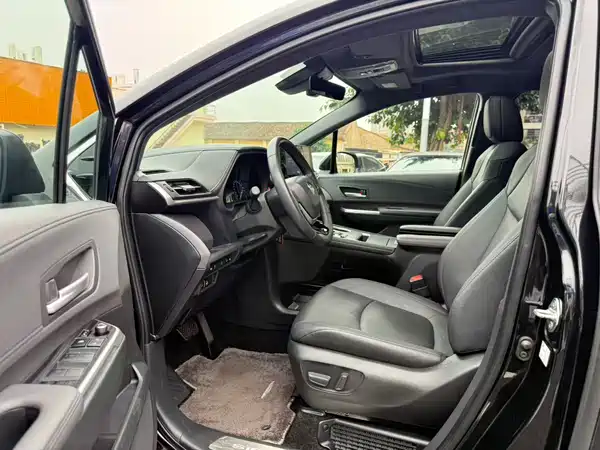 Toyota Sienna 2024