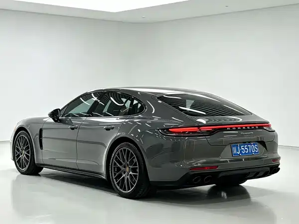Porsche Panamera 2023